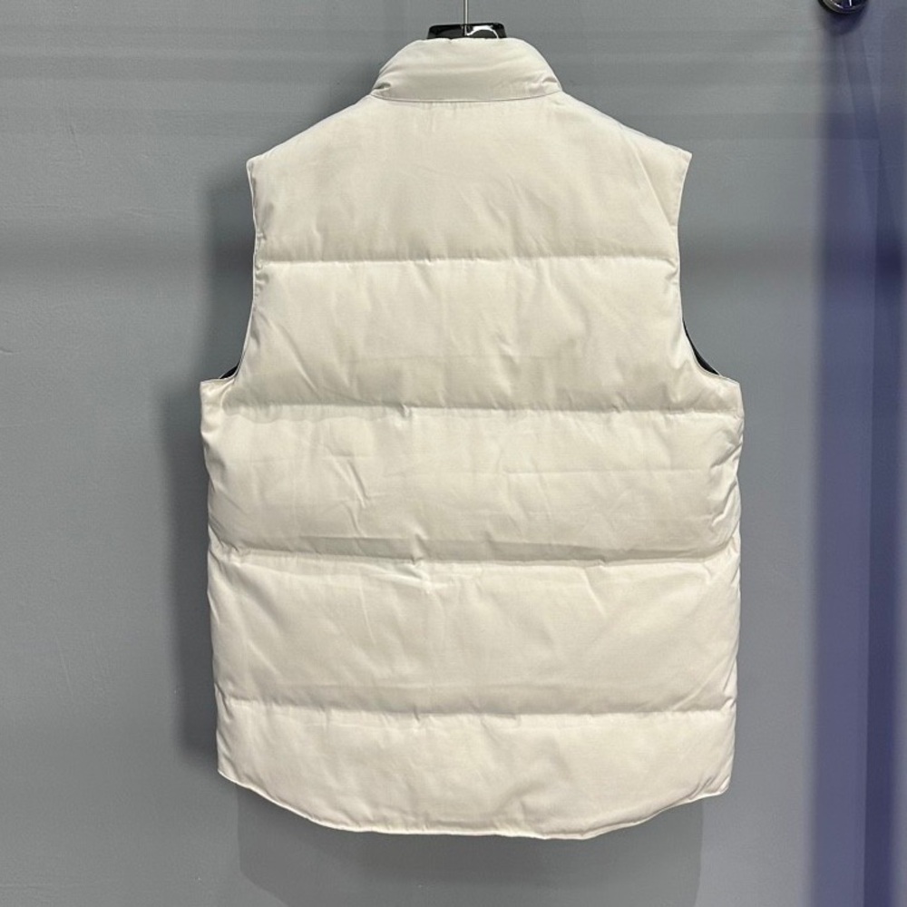 🍒 Canada Goose Cream Vest with Arctic Program Patch - Picture 2 of 6